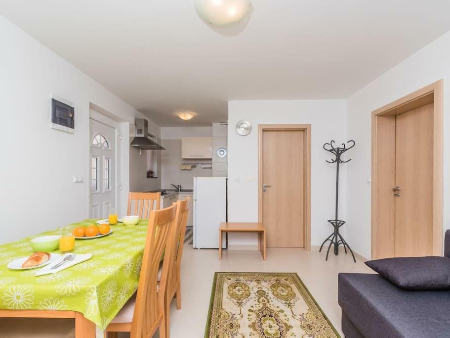 Apartment F-3 Klimno Eksteriør billede